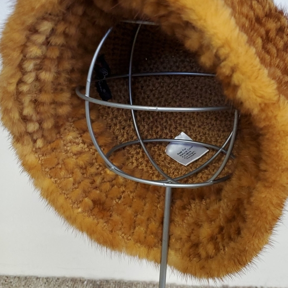 Knitted Mink Fur Hat with Rose - Picture 4 of 5